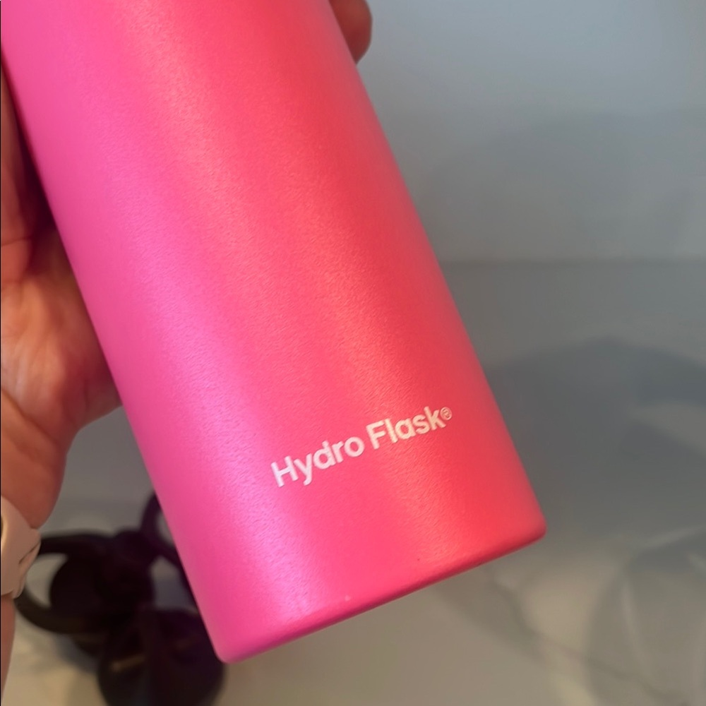 21 oz Hydro Flask Pink Water Bottle with 3 extra variety lids - Picture 5 of 11